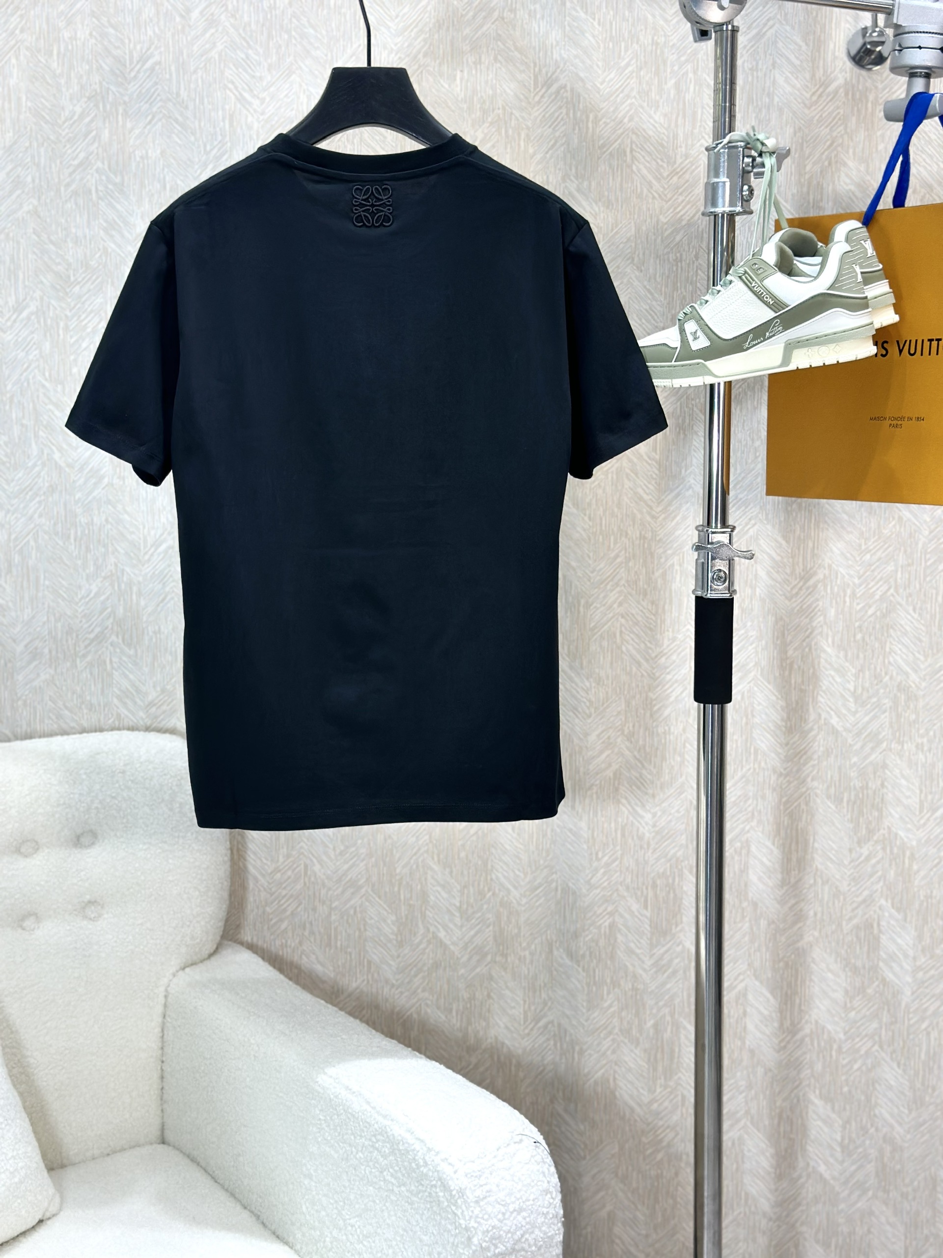 Áo phông T-shirt Loewe Đen họa tiết mặt trắng Thỏ thêu Like Auth on web VTN